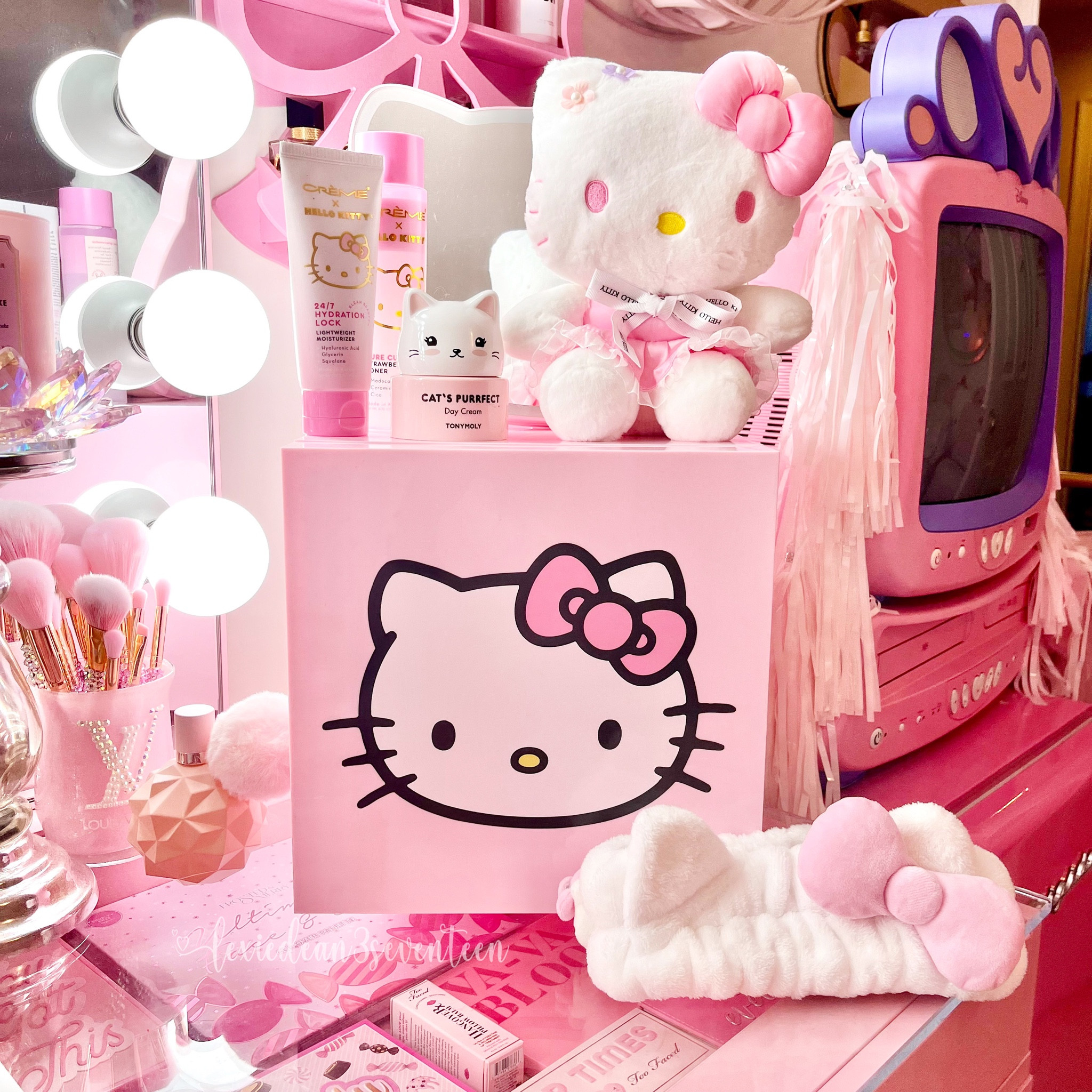 HELLO KITTY ITEMS