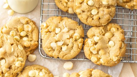 DULCINEA WHITE CHOCOLATE WITH COOKIES